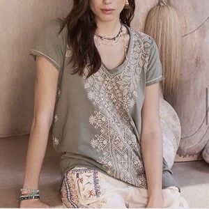 Johnny Was Tasya Gray Embroidered V-neck Short Sleeve Boho Blouse
